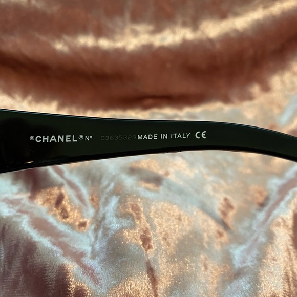 COPY - ❤️ CHANEL SUNGLASSES ❤️ - Picture 5 of 8
